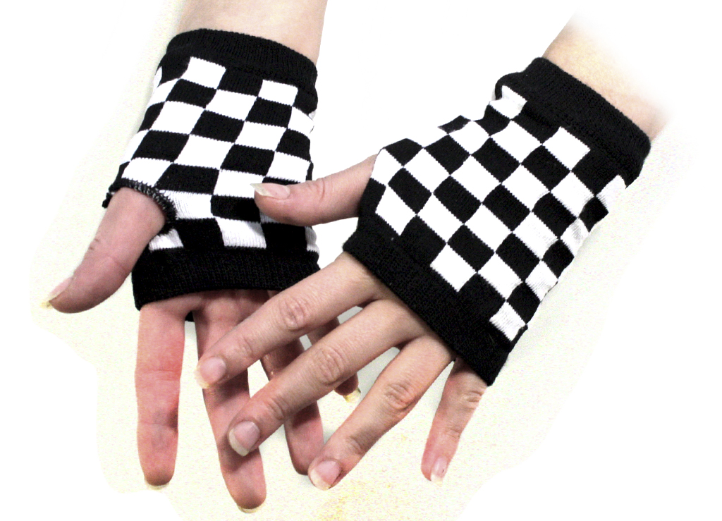 Перчатки-митенки Arm Warmer в клетку черно-белые - фото 2 - rockbunker.ru