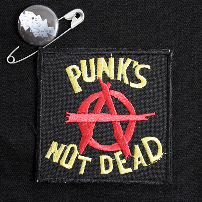 Нашивка Punks not Dead - фото 1 - rockbunker.ru