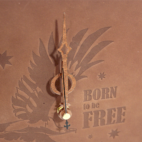 Часы настенные Born to be Free - фото 2 - rockbunker.ru