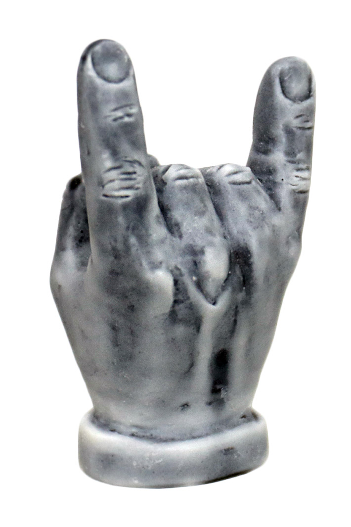 Сувенир магнит жест руки объемный коза - фото 2 - rockbunker.ru