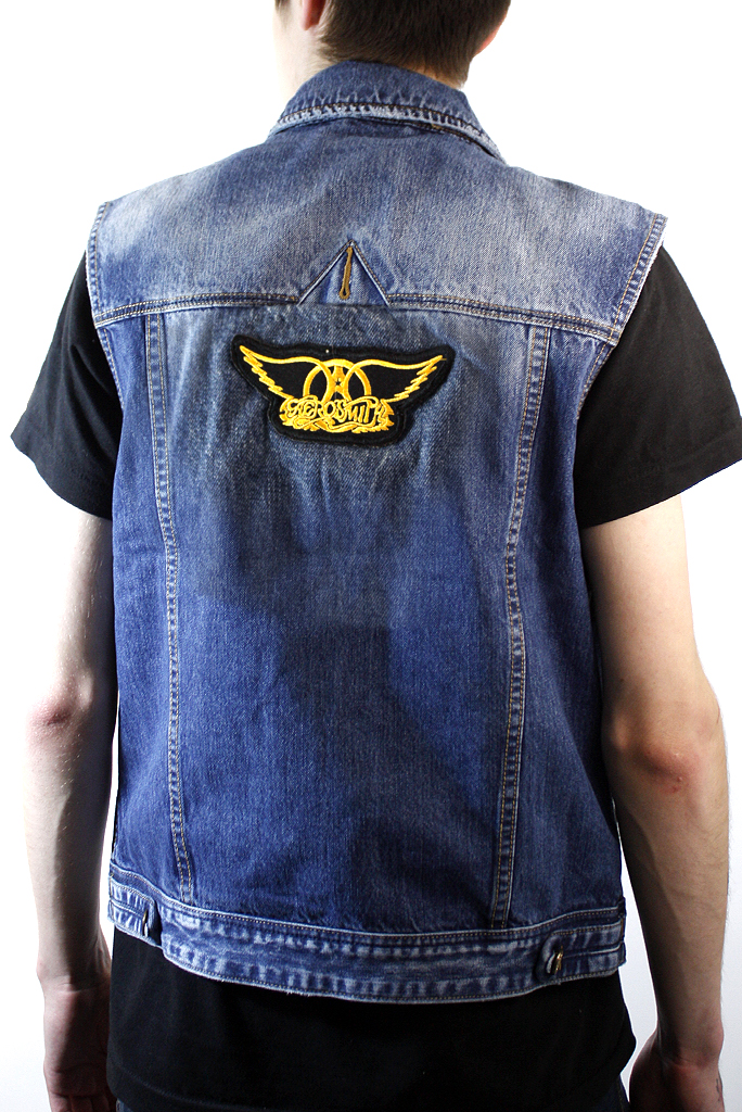 Жилет джинсовый с нашивками Queen AC DC Aerosmith - фото 4 - rockbunker.ru