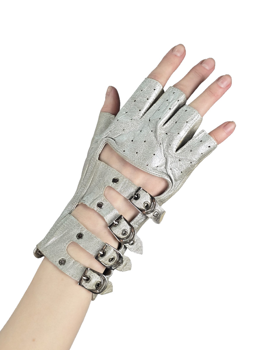 Перчатки кожаные без пальцев женские на ремешках серебро - фото 2 - rockbunker.ru