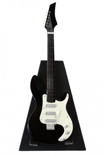 Сувенирная копия гитары Fender Stratocaster чёрная - фото 1 - rockbunker.ru