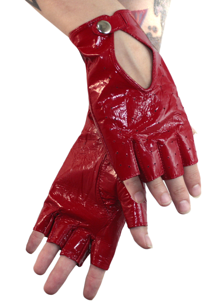 Перчатки кожаные без пальцев женские лакированные на ремешке с кнопкой - фото 2 - rockbunker.ru