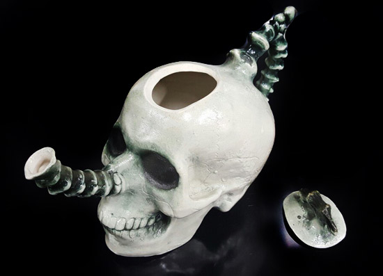 Чайник в форме черепа керамический - фото 1 - rockbunker.ru