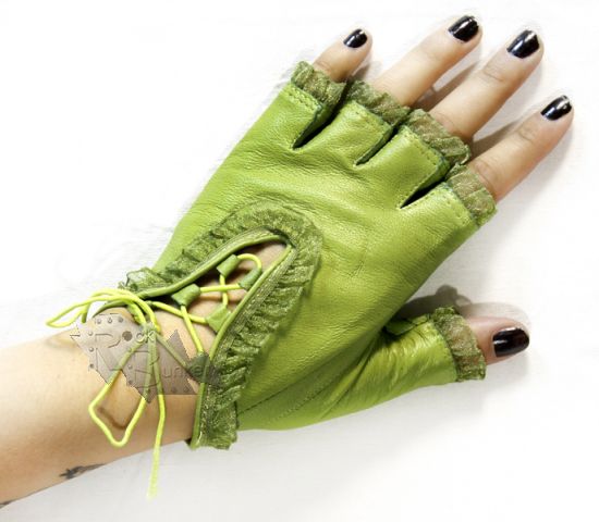 Перчатки кожаные без пальцев женские с кружевами на шнуровке черные - фото 8 - rockbunker.ru