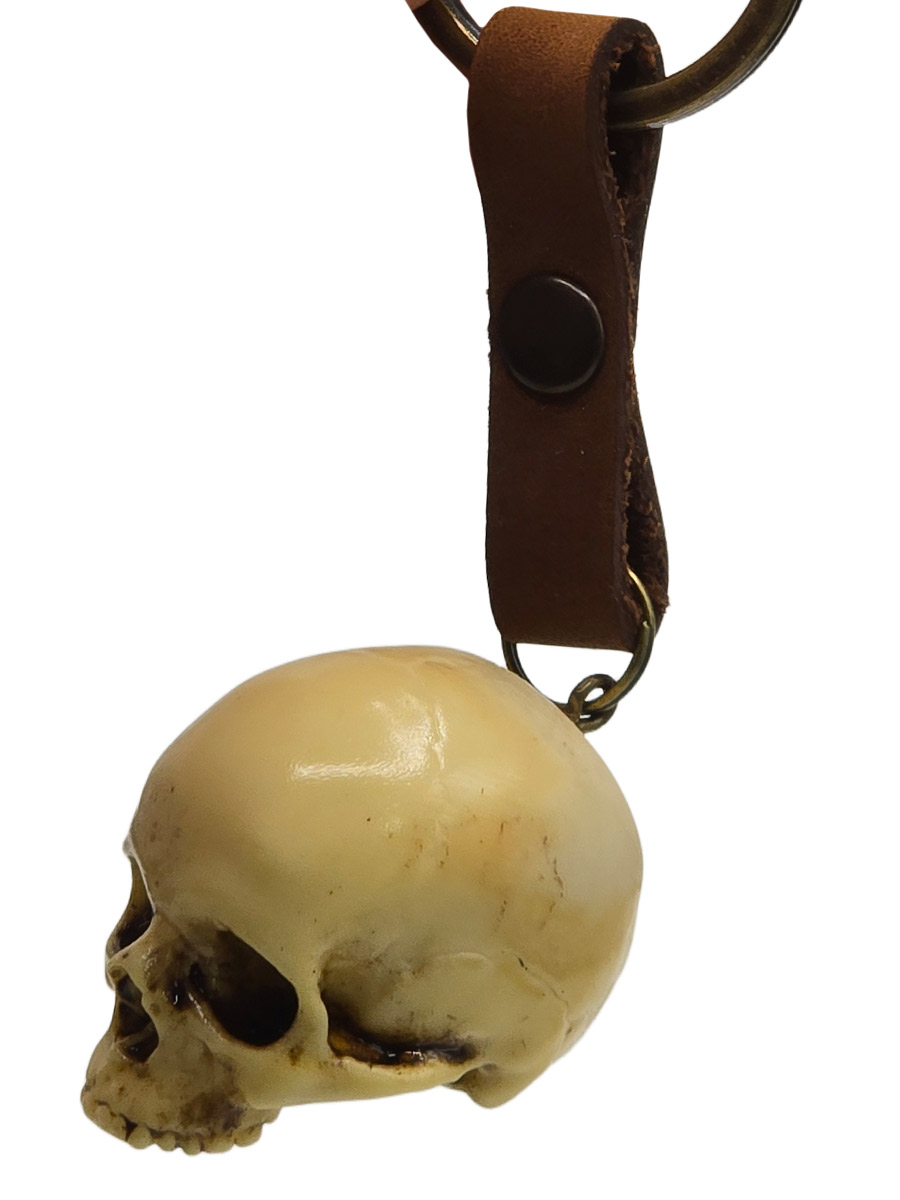 Брелок Сломанный Череп - фото 2 - rockbunker.ru