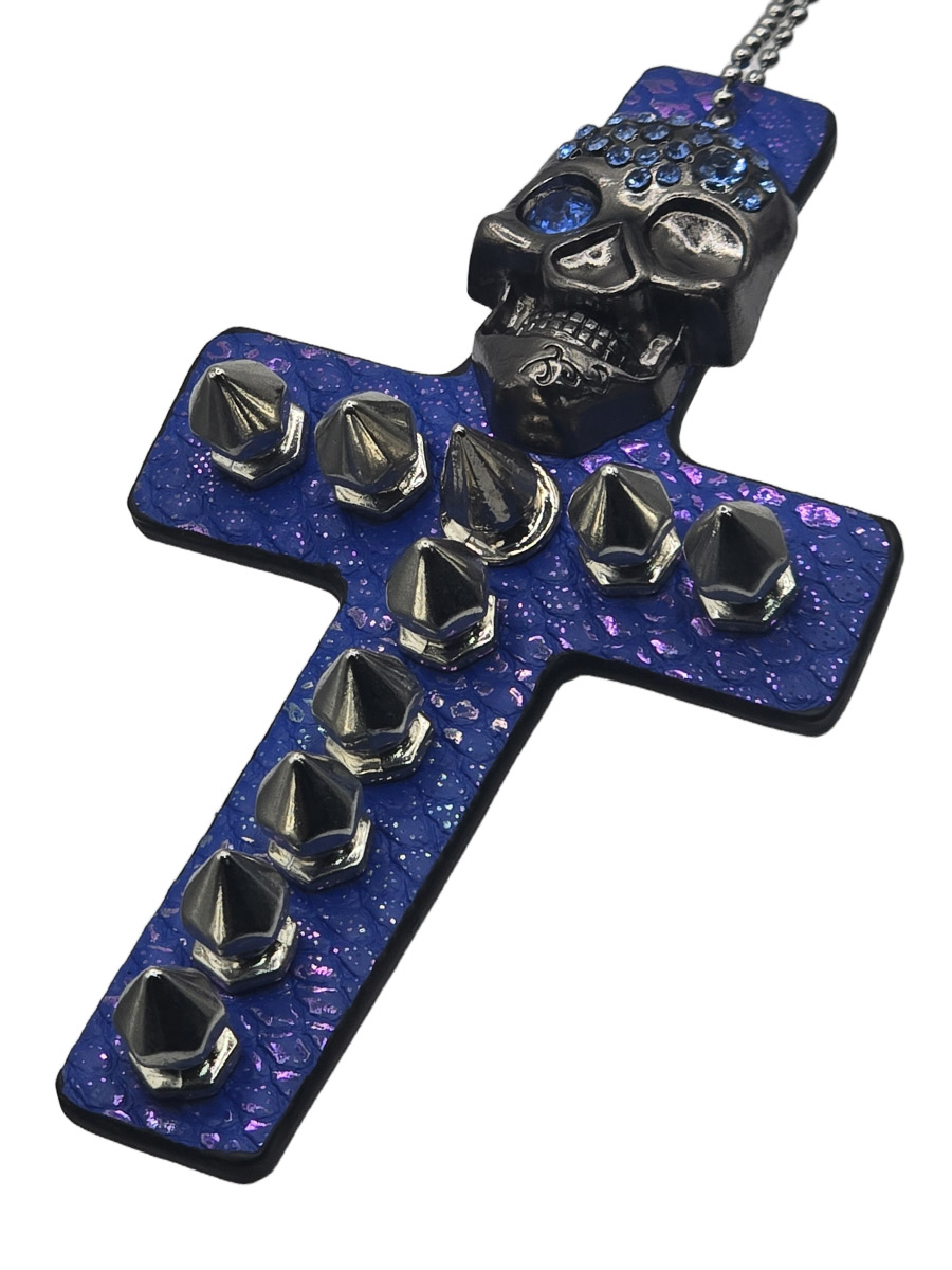 Подвеска Крест с Черепом Стразами и Шипами синий - фото 1 - rockbunker.ru