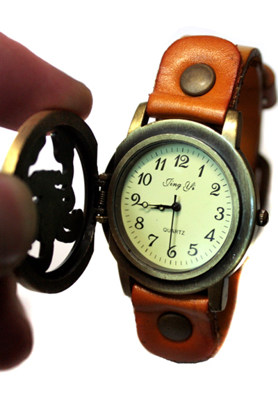 Часы наручные с крышкой Скорпион бежевые - фото 2 - rockbunker.ru