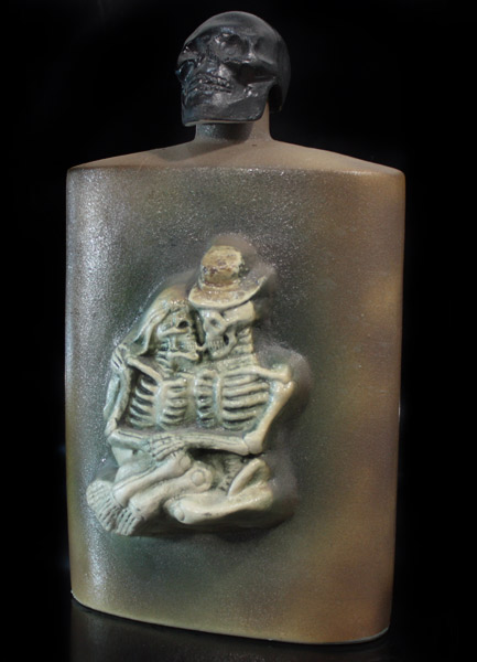 Фляга керамическая Скелеты коричневая - фото 5 - rockbunker.ru