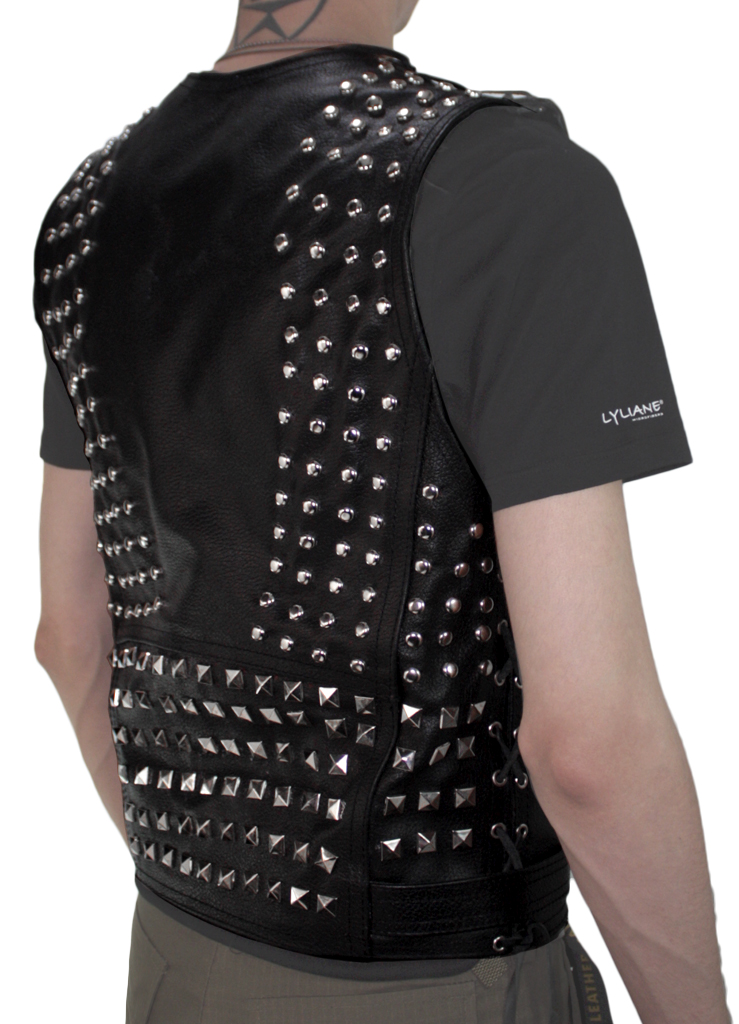 Жилет кожаный мужской проклепанный - фото 4 - rockbunker.ru