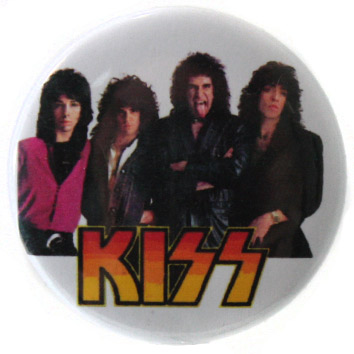 Значок Kiss - фото 1 - rockbunker.ru