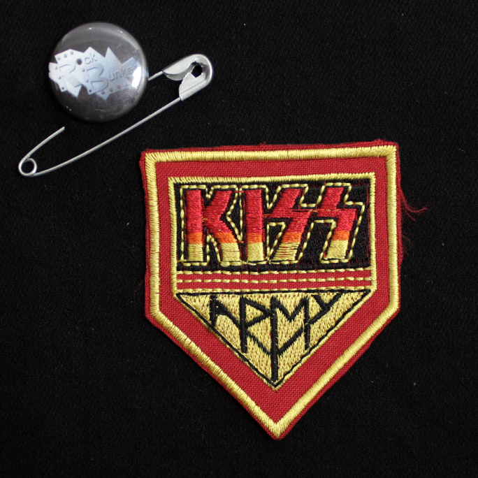 Нашивка Kiss Army - фото 1 - rockbunker.ru