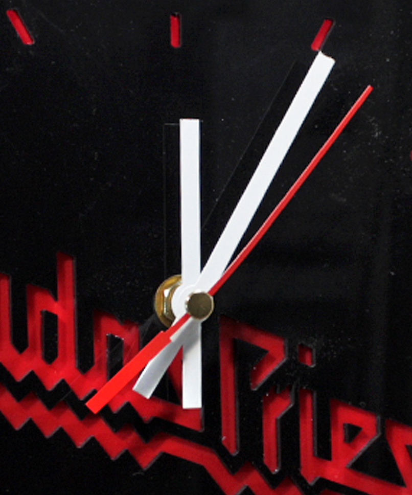 Часы настенные Judas Priest - фото 2 - rockbunker.ru