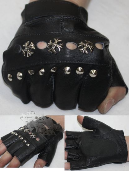 Перчатки кожаные без пальцев Кресты и заклепки - фото 1 - rockbunker.ru