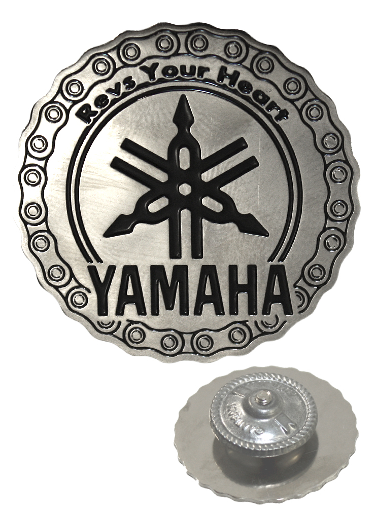Значок Yamaha Revs Your Heart - фото 1 - rockbunker.ru