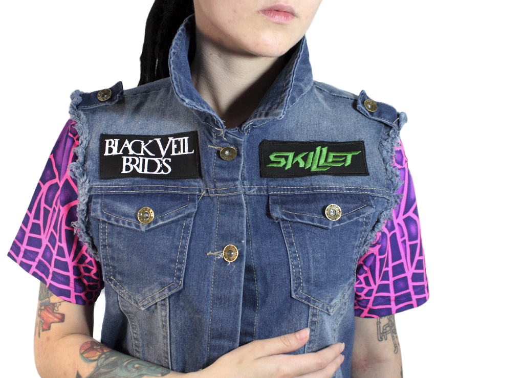 Жилет джинсовый женский с нашивками Black vell brides Skillet - фото 6 - rockbunker.ru