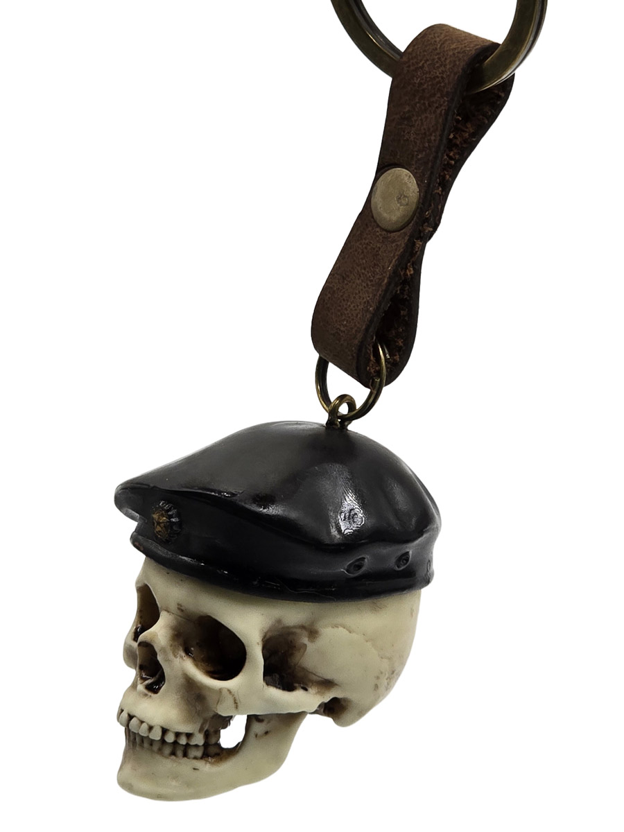 Брелок Череп В Черном Берете - фото 2 - rockbunker.ru
