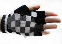 Перчатки без пальцев в клетку Череп - фото 2 - rockbunker.ru