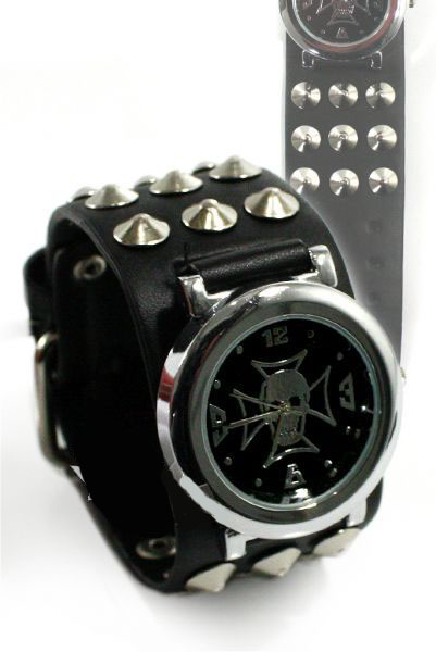 Часы наручные Мальтийский Роджер с заклепками конус - фото 1 - rockbunker.ru